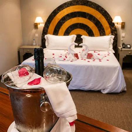 La Del Rancho Hotel *