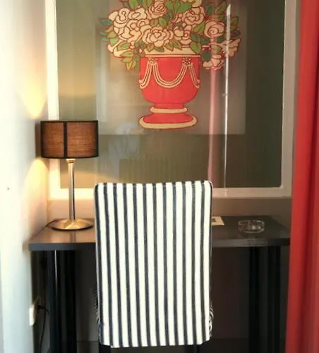 Отель La Del Rancho *