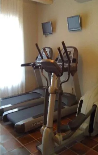 Отель La Del Rancho