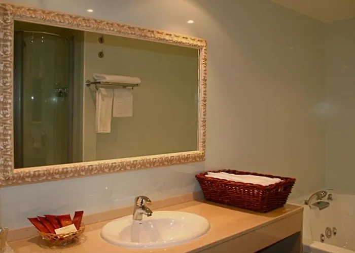 Отель La Del Rancho *