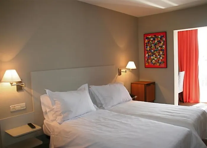 Отель La Del Rancho